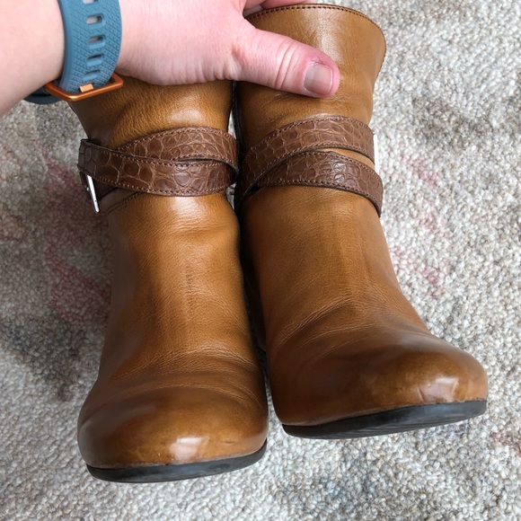 Hidden wedge booties - Picture 5 of 7